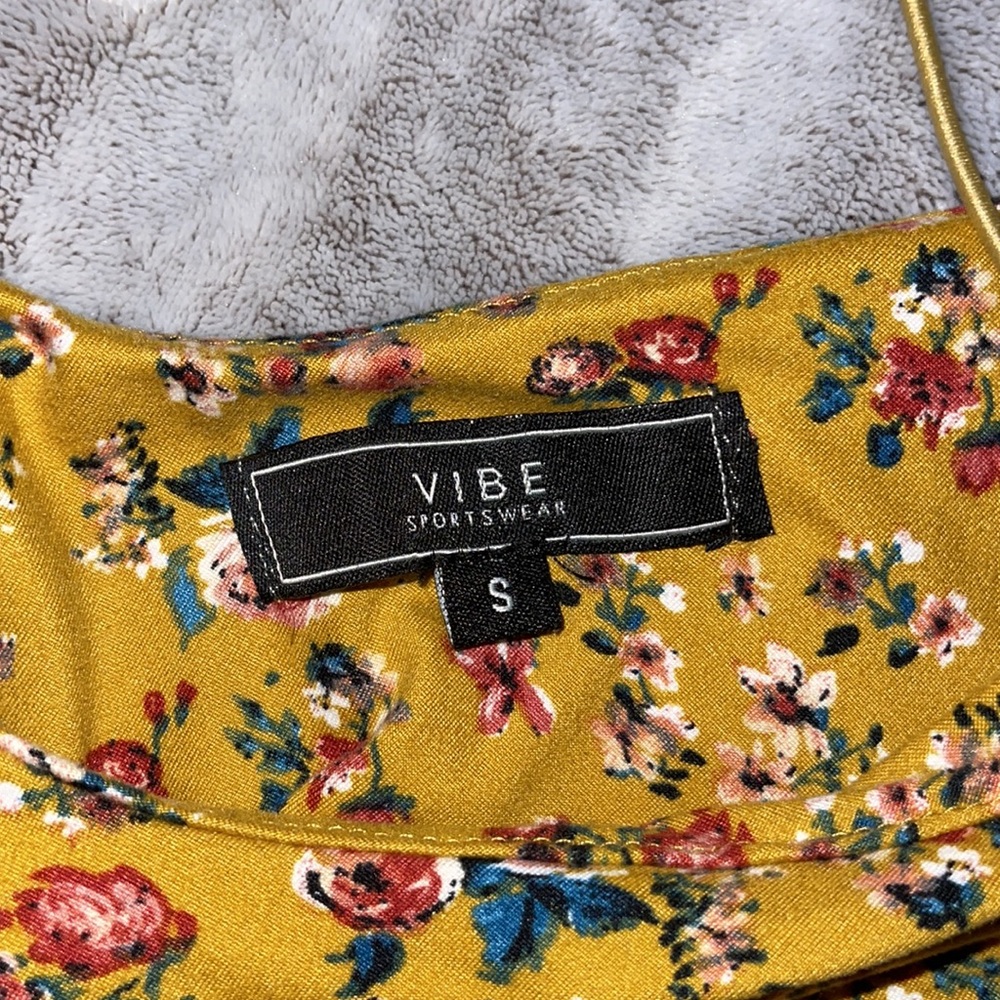 Top - Picture 2 of 2